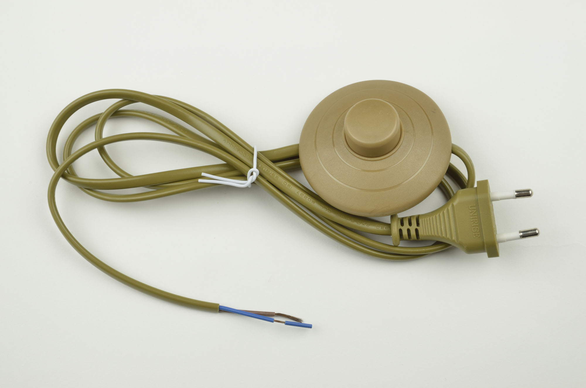UCX-C20-02A-170 BROWN Сетевой шнур с вилкой и выключателем напольный. 2А. 500Вт. 1.7м. Коричневый. ТМ Uniel